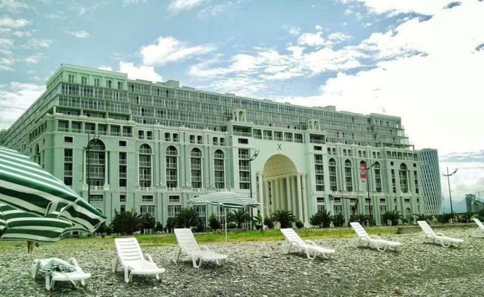 Magnolia Seaside Apartment Batumi Bagian luar foto